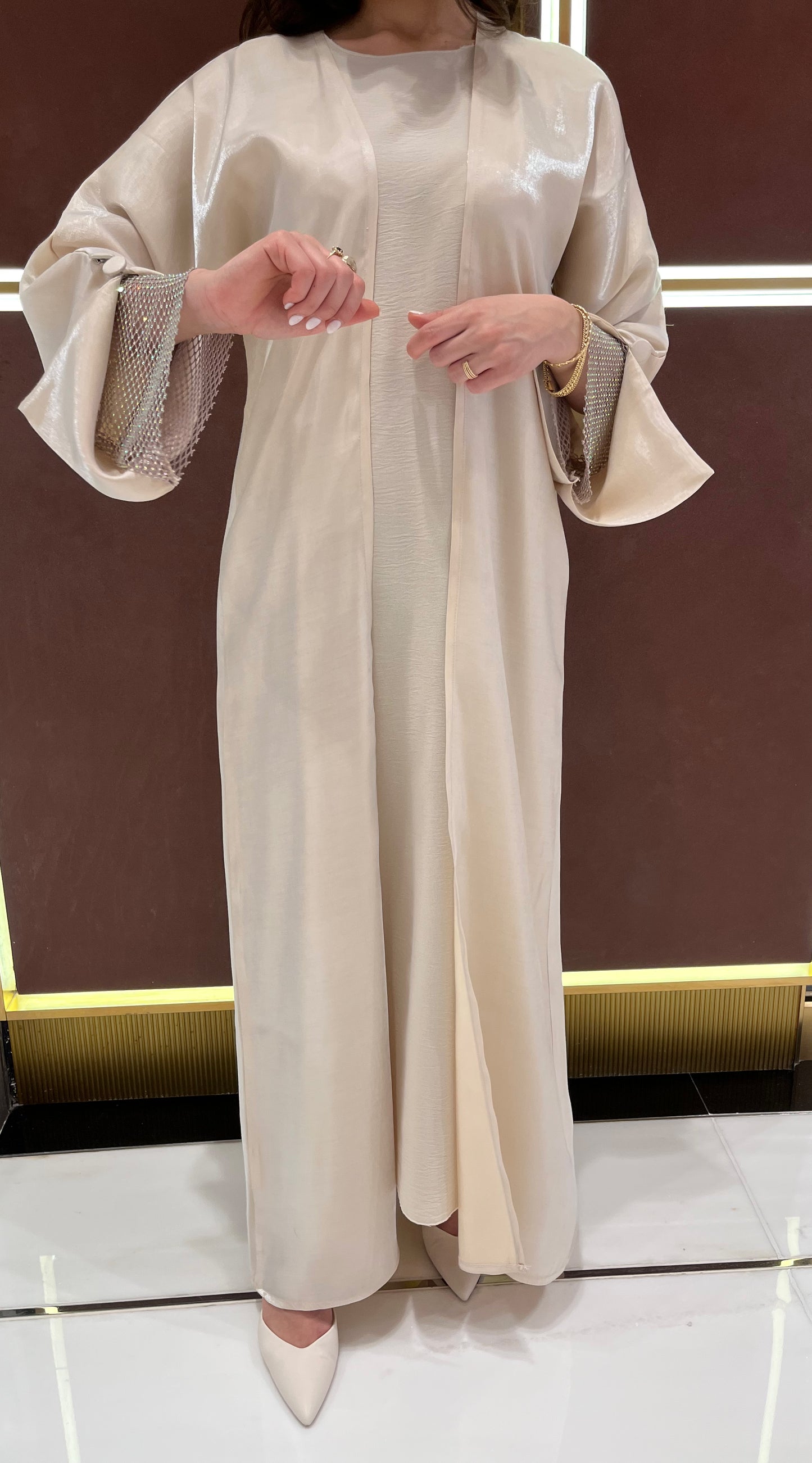 SIGNATURE CREAM ABAYA